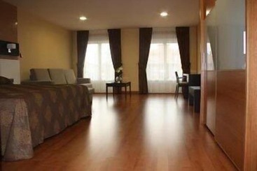 هتل Villa De Andosilla