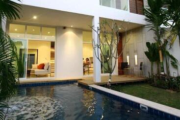 Two Villas Holiday Phuket: Oxygen Bang Tao Beach