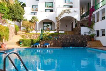 Aparthotel Esquinzo y Monte del Mar