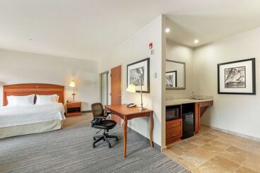Hampton Inn & Suites Mystic