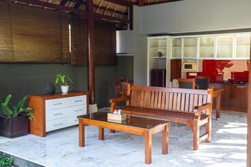 هتل Abi Bali Resort And Villa