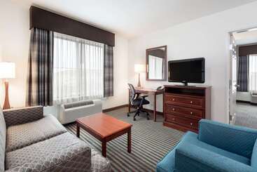 هتل Baymont By Wyndham Denver International Airport
