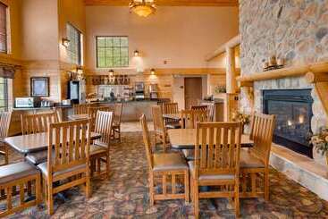 هتل Best Western Plus Kelly Inn & Suites