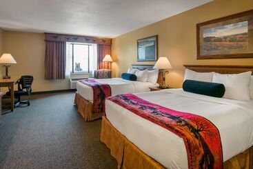 هتل Best Western Plus Kelly Inn & Suites