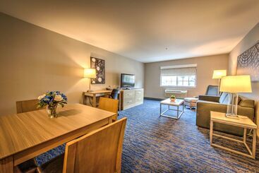 هتل Best Western Plus Media Center Inn & Suites