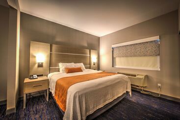 هتل Best Western Plus Media Center Inn & Suites