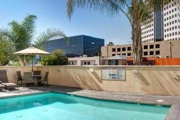 هتل Best Western Plus Media Center Inn & Suites