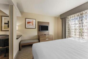 Best Western Plus Nashville Airport Hotel Bna