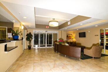 هتل Candlewood Suites Fort Myers Interstate 75, An Ihg