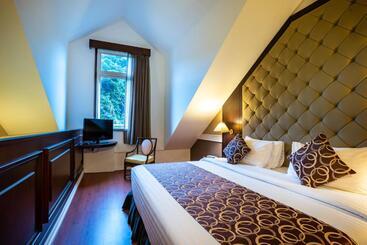 هتل Century Pines Resort