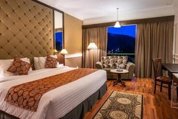 هتل Century Pines Resort