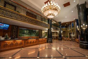 هتل Century Pines Resort