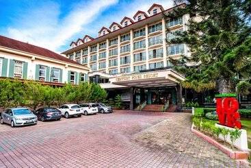 هتل Century Pines Resort