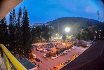 هتل Century Pines Resort