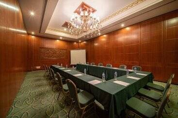 هتل Century Pines Resort