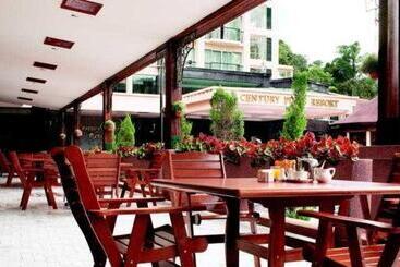هتل Century Pines Resort