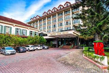 هتل Century Pines Resort