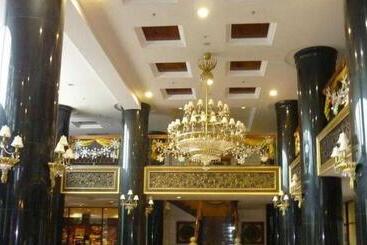 هتل Century Pines Resort