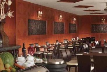 هتل Century Pines Resort