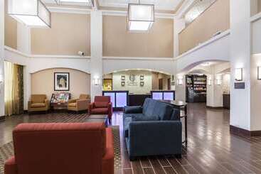هتل Comfort Inn & Suites Allen Park  Dearborn