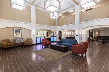 هتل Comfort Inn & Suites Allen Park  Dearborn