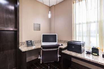 هتل Comfort Inn & Suites Allen Park  Dearborn