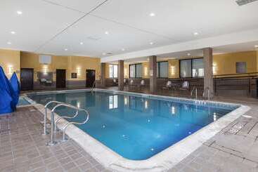 هتل Comfort Inn & Suites Allen Park  Dearborn