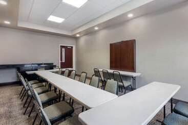 هتل Comfort Suites