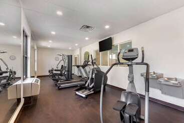 هتل Comfort Suites