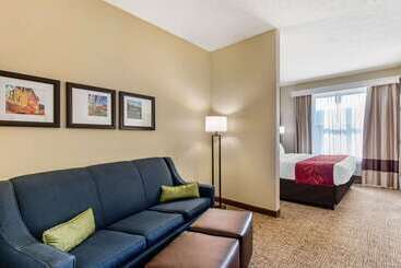 هتل Comfort Suites