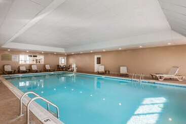 هتل Comfort Suites