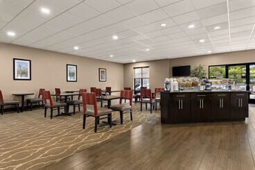 هتل Comfort Suites