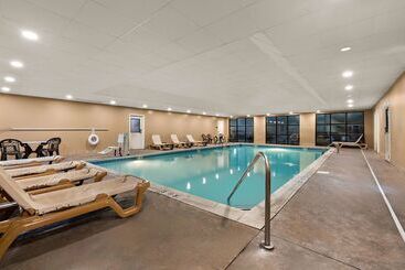 هتل Comfort Suites