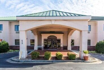 هتل Econo Lodge Inn & Suites Marietta