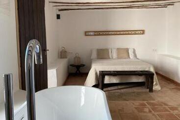 هتل Enoturismo Mainetes