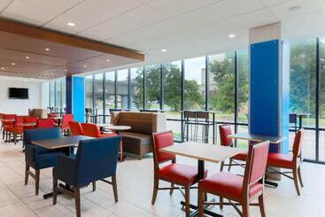 Holiday Inn Express Hotel & Suites Fort Worth Downtown, An Ihg
