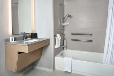 هتل Hyatt Place Fairbanks