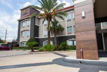 هتل La Quinta By Wyndham Houston East At Normandy