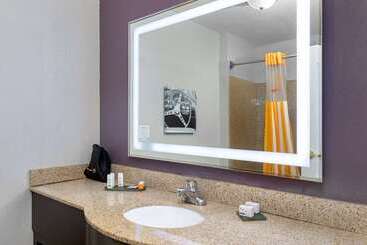 هتل La Quinta By Wyndham Bowling Green