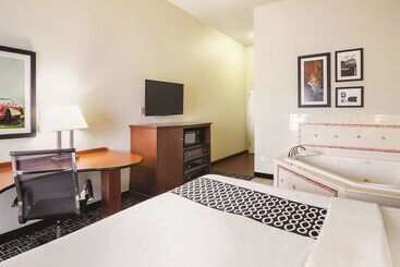 هتل La Quinta By Wyndham Bowling Green