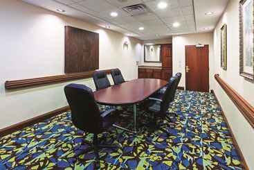 هتل La Quinta Inn & Suites By Wyndham Corpus Christin Padre Isl