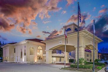 هتل La Quinta By Wyndham Dallas   Las Colinas