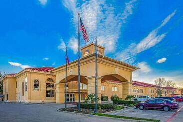 هتل La Quinta By Wyndham Dallas   Las Colinas