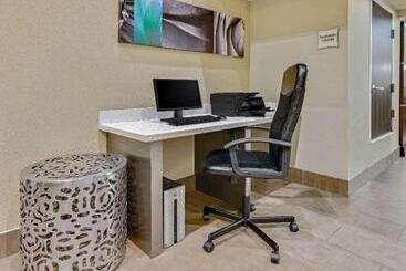 هتل La Quinta By Wyndham Dallas   Las Colinas