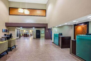 هتل La Quinta By Wyndham Dallas   Las Colinas