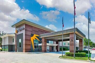 هتل La Quinta By Wyndham Dallas   Las Colinas