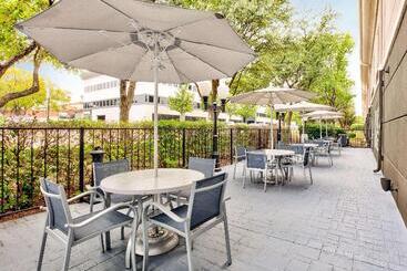 هتل La Quinta By Wyndham Dallas   Las Colinas