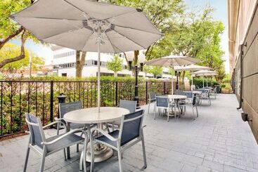 هتل La Quinta By Wyndham Dallas   Las Colinas