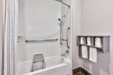 هتل La Quinta By Wyndham Dallas   Las Colinas