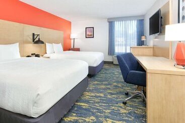 هتل La Quinta By Wyndham Dallas Las Colinas